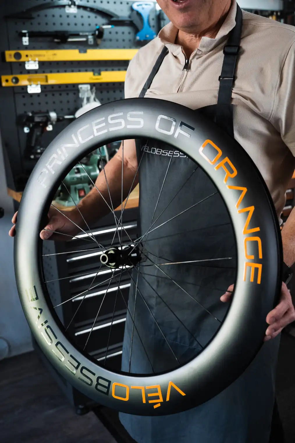 Wheel and tyre detail of a Vélobsessive road bike