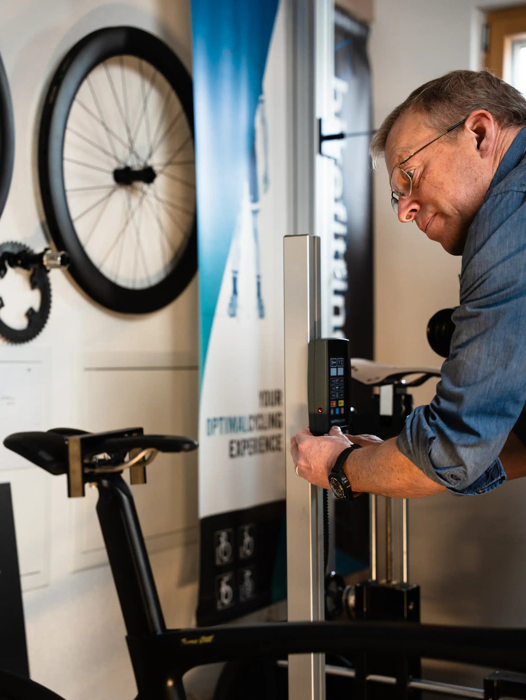 Position adjustment at a Vélobsessive Bike Fitting