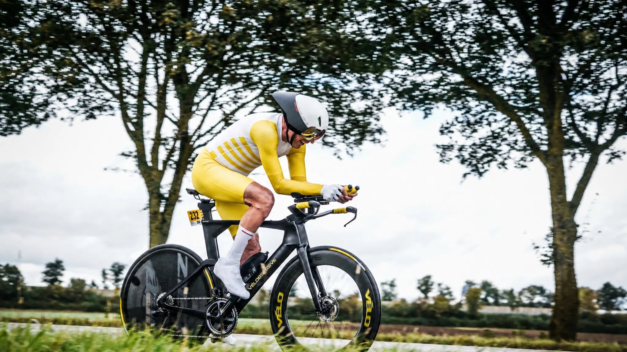 Bernd John racing a Vélobsessive Purple Air time trial bike